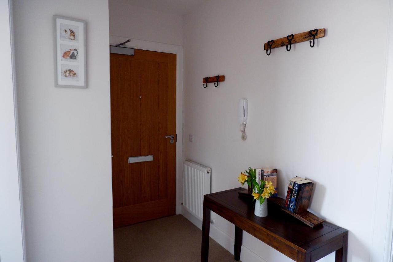 No 7 Quiet, Two Bedroom Ground Floor Flat In Tornagrain Great For Early Airport Departures Or Late Flights Dalcross Экстерьер фото